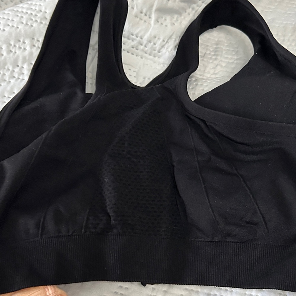 Set of 3 front zip sports bras - Picture 7 of 8